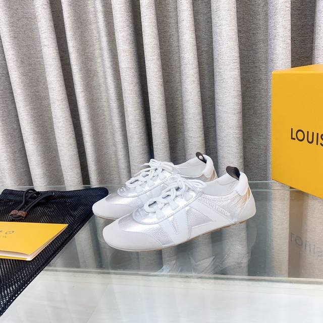 Donkey Brand Sports Shoes Have Been Very Popular Recently. Brand Spokespersons S