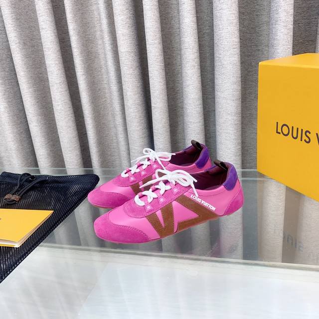 Donkey Brand Sports Shoes Have Been Very Popular Recently. Brand Spokespersons S