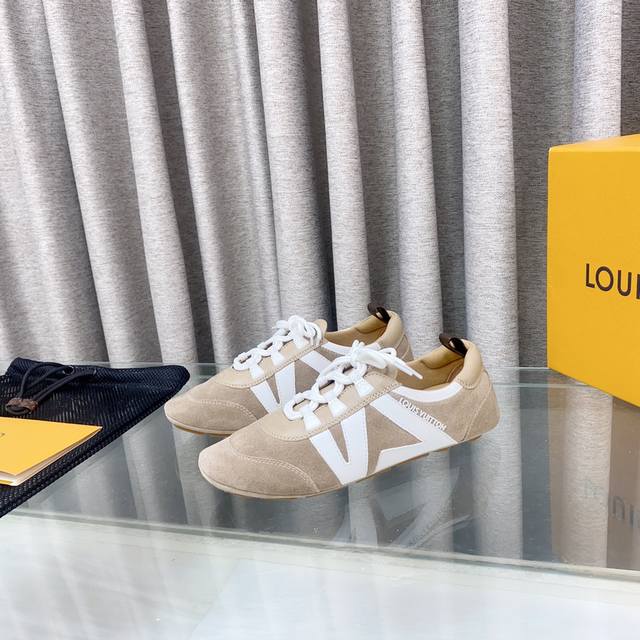 Donkey Brand Sports Shoes Have Been Very Popular Recently. Brand Spokespersons S