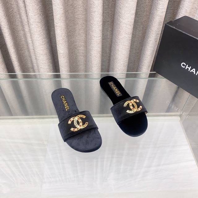 25Fw New Chanel Spring And Summer Small Perfume Diamond Double C Flip Flops A