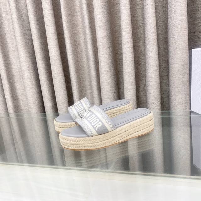 Dior 2025 Spring And Summer New Ivieta Dway Jelly Color Flat Flip Flops Colorblo