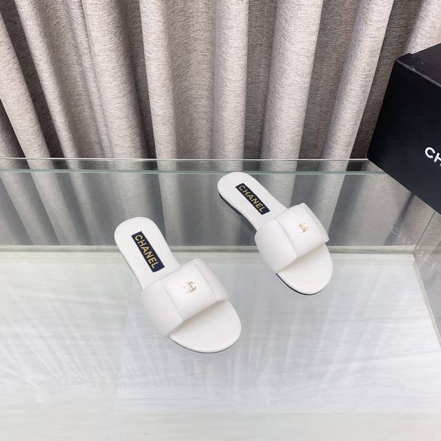 25C New Summer Chanel Double C Buckle Bread Slippers Chubby Sponge Filling Is