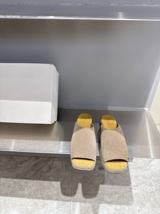 therow New Slippers Are Easy To Put On And Take Off, They Don't Fall Off And