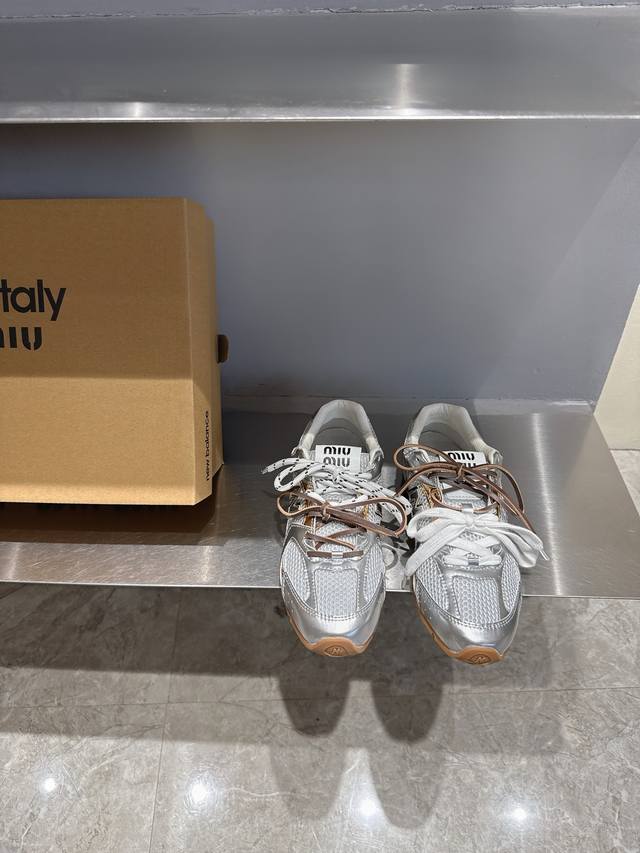 miumiu X New Balance Joint Nb Sneakers Miu Miu Miu's Joint Sports Sneakers Wi