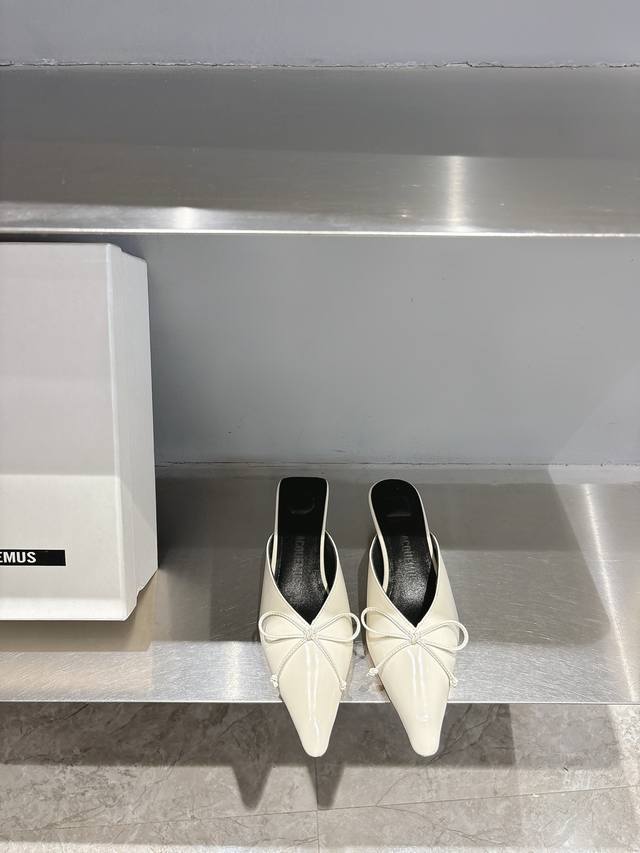 jacquemus Pointed Slippers Simple Elements Collide Fashionable And Individual