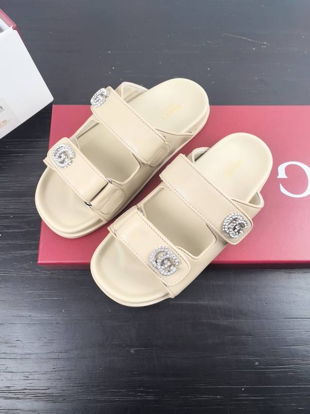 Gucci New Velcro Beach Slippers With Diamond G Buckle Leather Slippers, Versatil