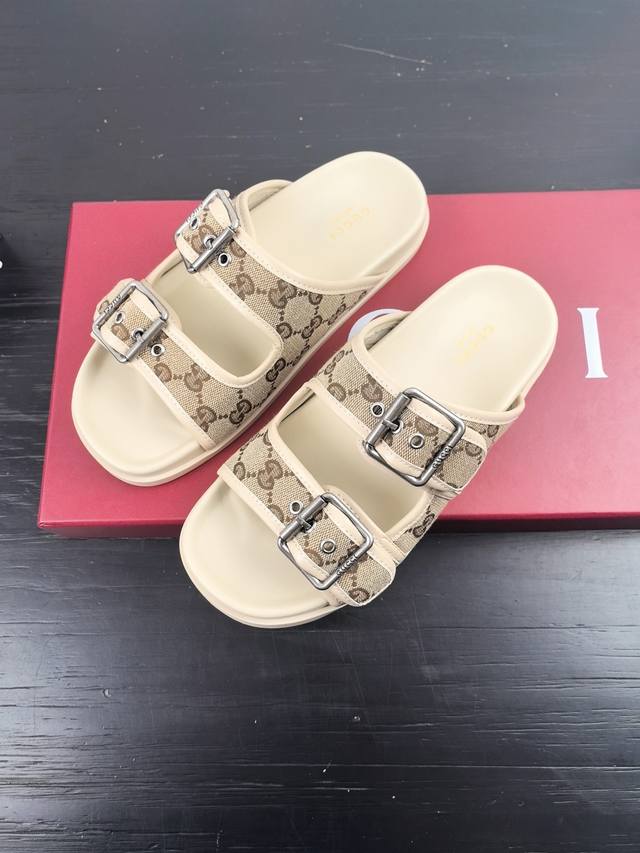 Gucci New Velcro Beach Slippers With Diamond G Buckle Leather Slippers, Versatil