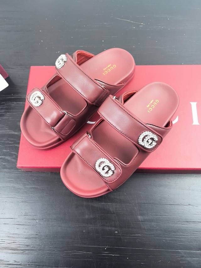 Gucci New Velcro Beach Slippers With Diamond G Buckle Leather Slippers, Versatil