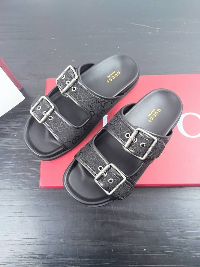 Gucci New Velcro Beach Slippers With Diamond G Buckle Leather Slippers, Versatil