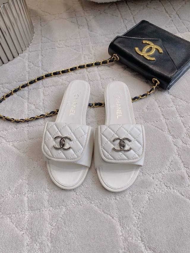 Factory Price P Chane* New Double Flap Diamond Flat Slippers, A Must-Have Item F