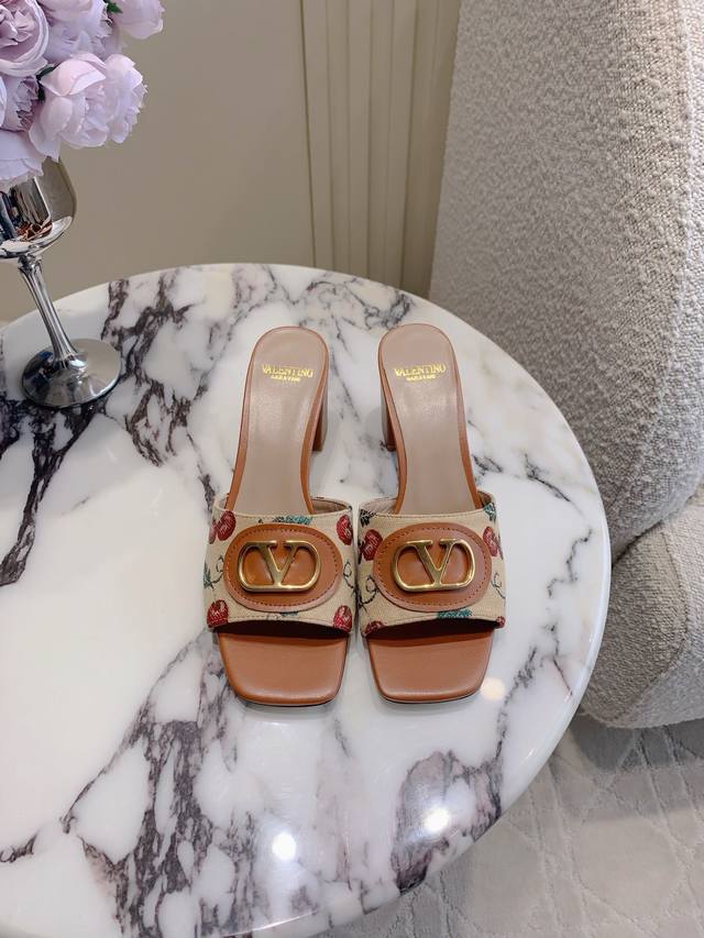 Low-Heeled Slippers High-Heeled Slippers Pointed Sandals Valentin* New Floral Em