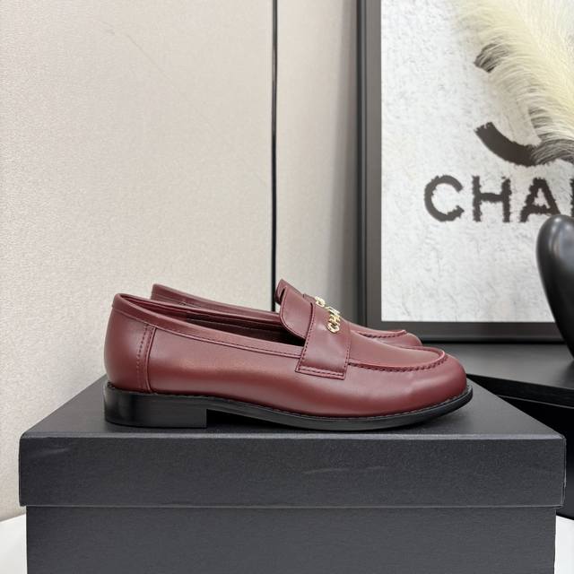 2025 New Spring Chanel Chanel Diamond Buckle Letter Logo Loafers Can Be Worn