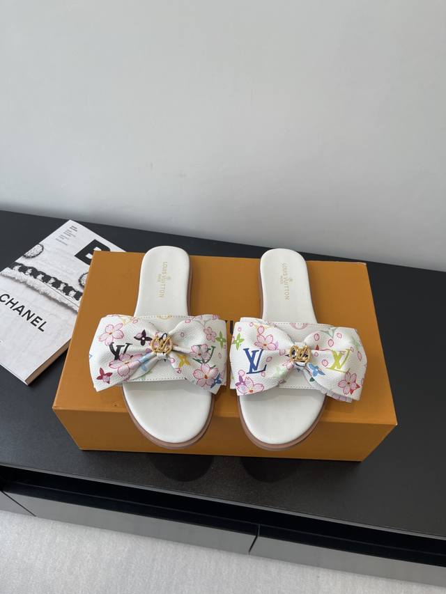 lv 25 Spring And Summer New Beach Slippers High-End Retro And Fashionable, Be