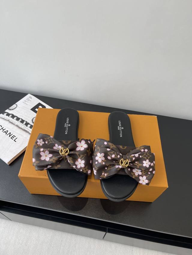 lv 25 Spring And Summer New Beach Slippers High-End Retro And Fashionable, Be