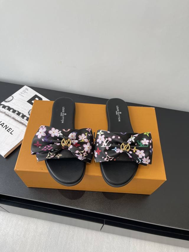 lv 25 Spring And Summer New Beach Slippers High-End Retro And Fashionable, Be