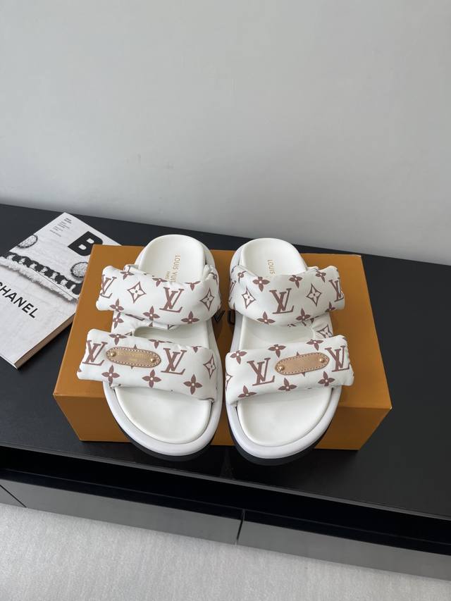 lv 2025 Hot-Selling Embossed Logo Sandals Pool Pillow Comfort Flat Sandals Ma