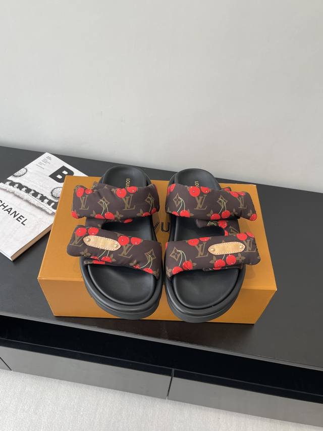 lv 2025 Hot-Selling Embossed Logo Sandals Pool Pillow Comfort Flat Sandals Ma