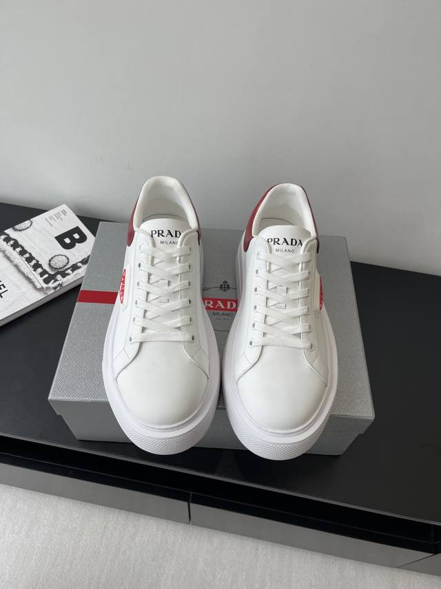 prada Prada 25Ss New Casual Thick-Soled White Shoes Couple Style P's Fashiona