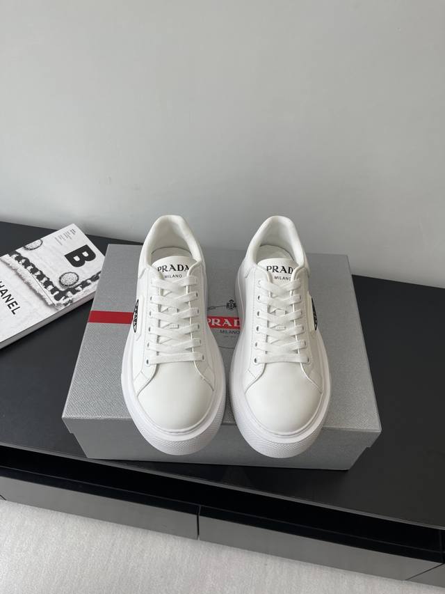 prada Prada 25Ss New Casual Thick-Soled White Shoes Couple Style P's Fashiona