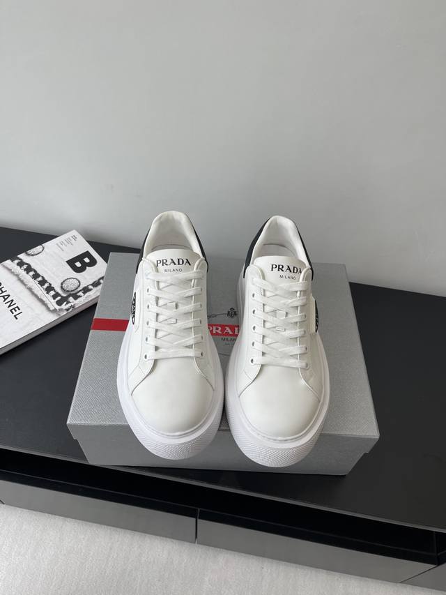 prada Prada 25Ss New Casual Thick-Soled White Shoes Couple Style P's Fashiona