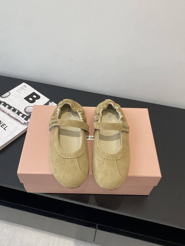 miu Miu 25Ss New Ballet Shoes. The Upper Design Is Three-Dimensional. The Bea