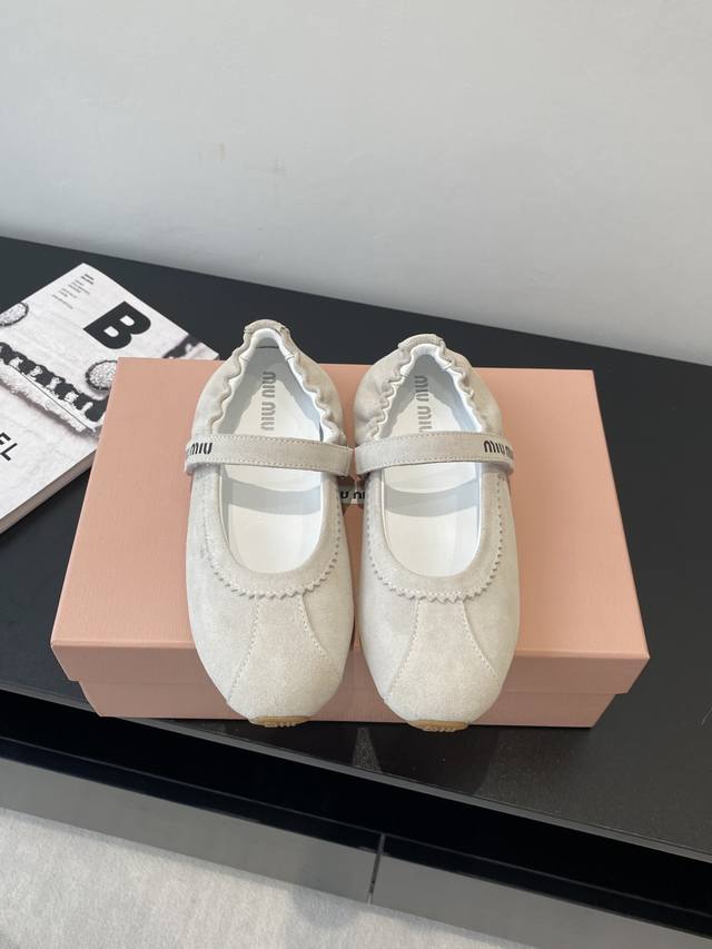 Miu Miu 25Ss New Ballet Shoes. The Upper Design Is Three-Dimensional. The Bean E