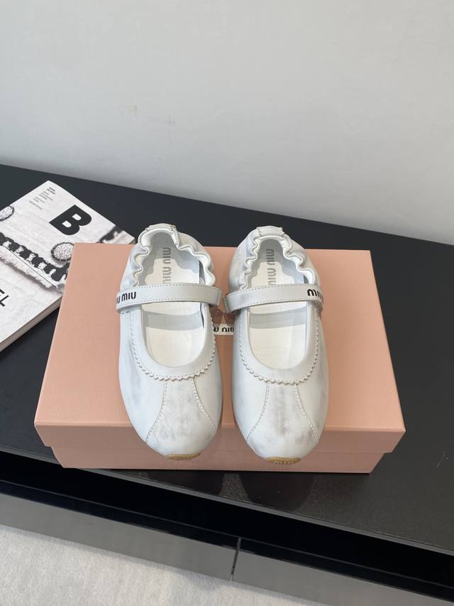 Miu Miu 25Ss New Ballet Shoes. The Upper Design Is Three-Dimensional. The Bean E