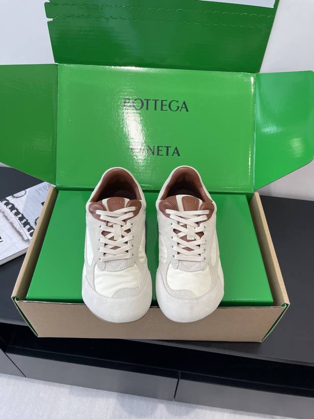 Top Version For Women And Men Bottega Veneta's Latest Orbit Series Retro Casual