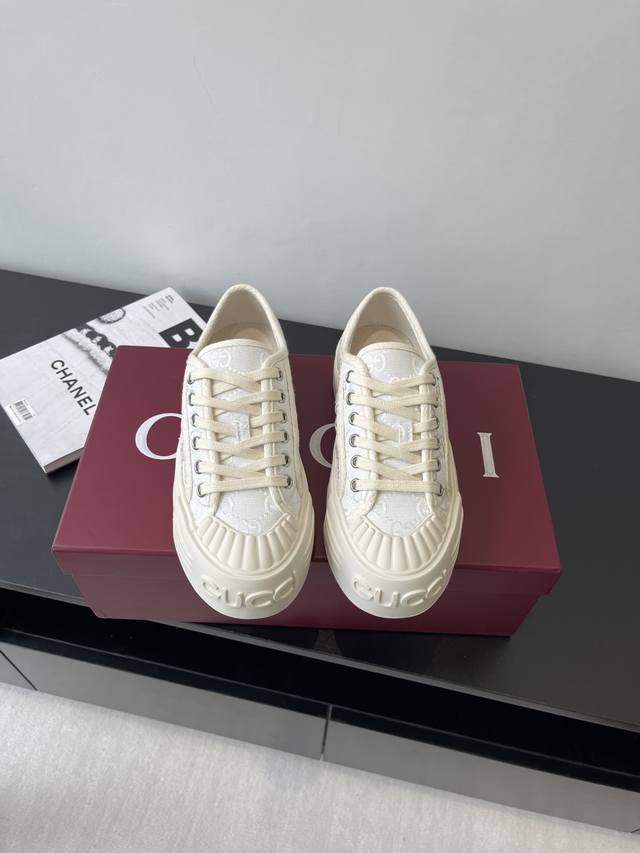 gucci 25Ss New Gg Canvas Sneakers Casual Shoes This Sneaker Is Made Of Iconic