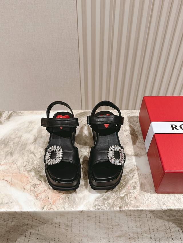 Roger Vivier's New Biscuit Thick-Soled Slippers Viv'go Thick Metal Buckle Mules