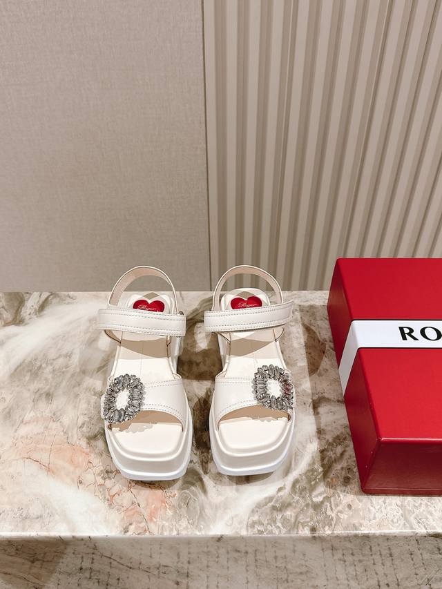 Roger Vivier's New Biscuit Thick-Soled Slippers Viv'go Thick Metal Buckle Mules