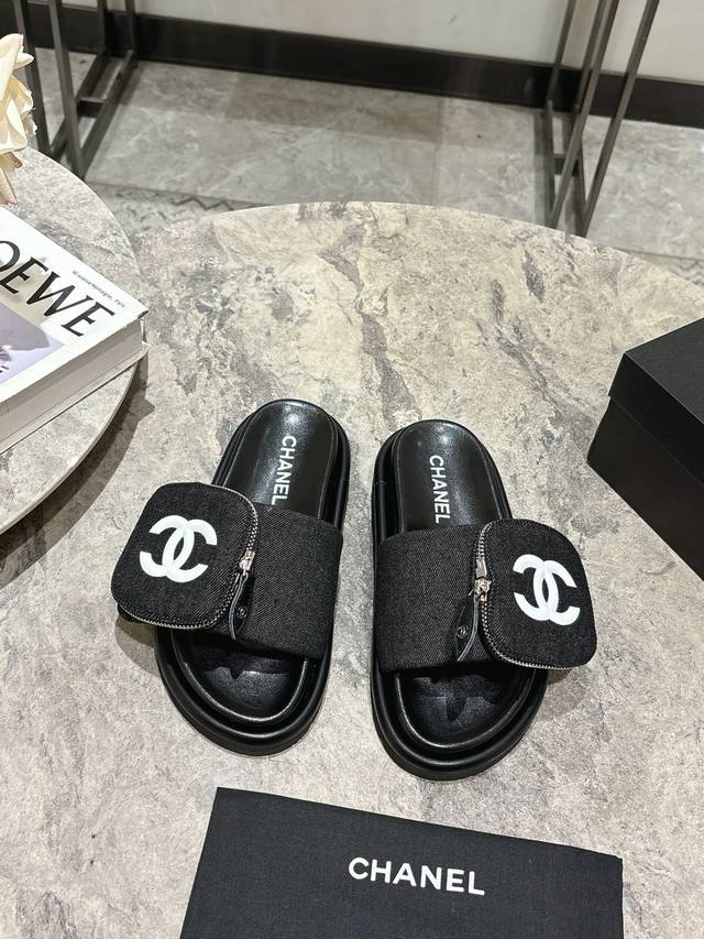chane*L The Latest Model Of Chanel's Counters Is The Denim Slippers With Bags