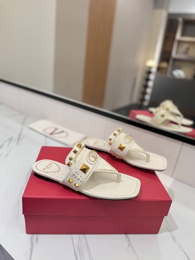 Factory Price Pp Valentino New Model - Classic Rivet Flip-Flops Original 1:1 Rep