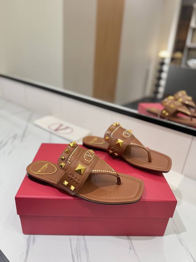 Factory Price Pp Valentino New Model - Classic Rivet Flip-Flops Original 1:1 Rep