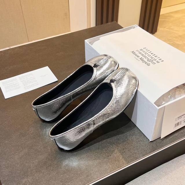 maisonmargiela Martin Margiela Classic Split-Toe Shoes. Comfortable To Wear.