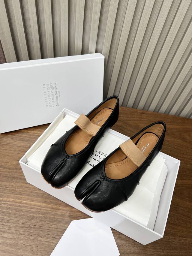 Pleated One-Strap Shoes Maisonmargiela Martin Margiela Split-Toe Shoes. Made Of
