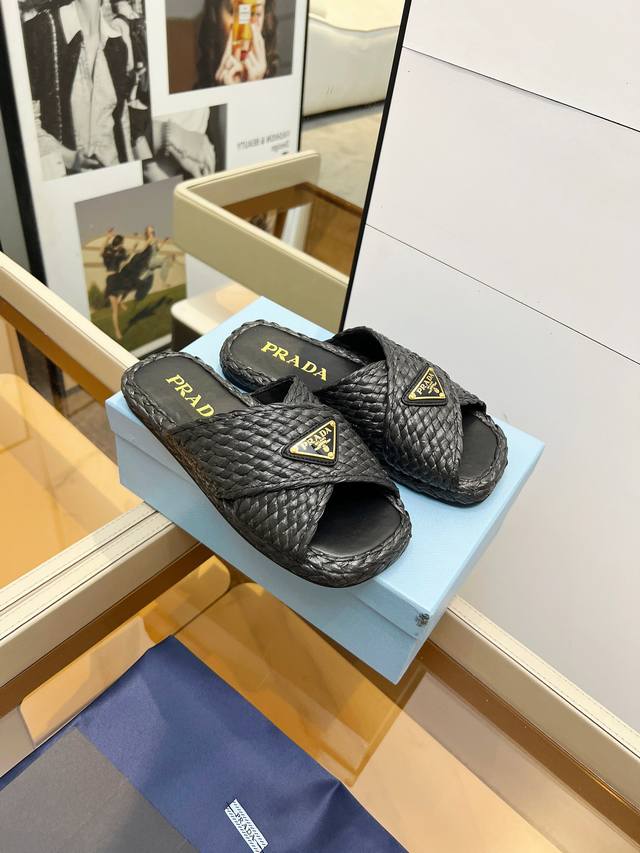 70Sprada Hand-Woven Raffia Cross Sandals. Retro, Fashionable And Avant-Garde