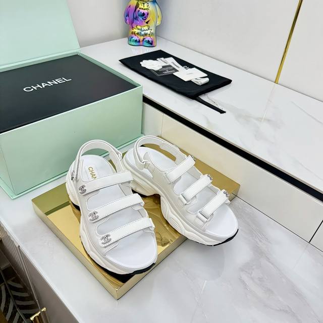 Top Version Chanel Chanel Velcro Beach Slippers Slippers Casual Beach Shoes 25Ss