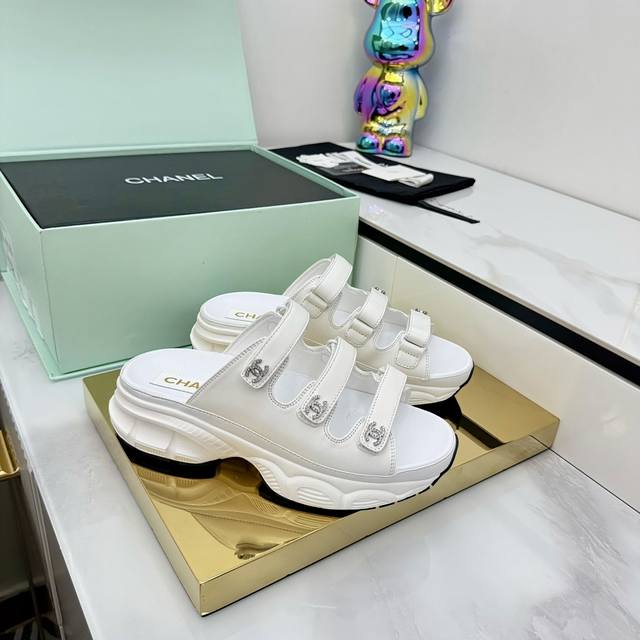 Top Version Chanel Chanel Velcro Beach Slippers Slippers Casual Beach Shoes 25Ss