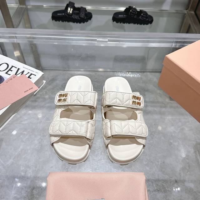 miumiu*Miu Miu 25 New Summer Products. The World's Hottest Sandals Appear On
