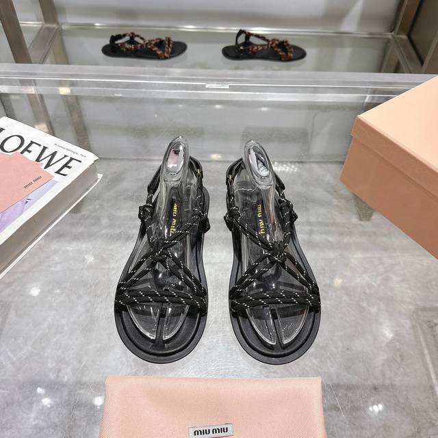 miumiu*Miu Miu 25 New Summer Product. The World's Hottest Sandals Appear On T