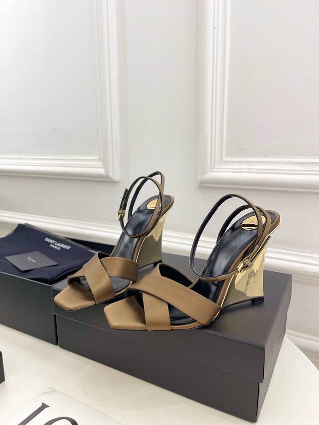 sain*Laurent Saint Laurent 2025 Spring And Summer New Product Lucienne Cross