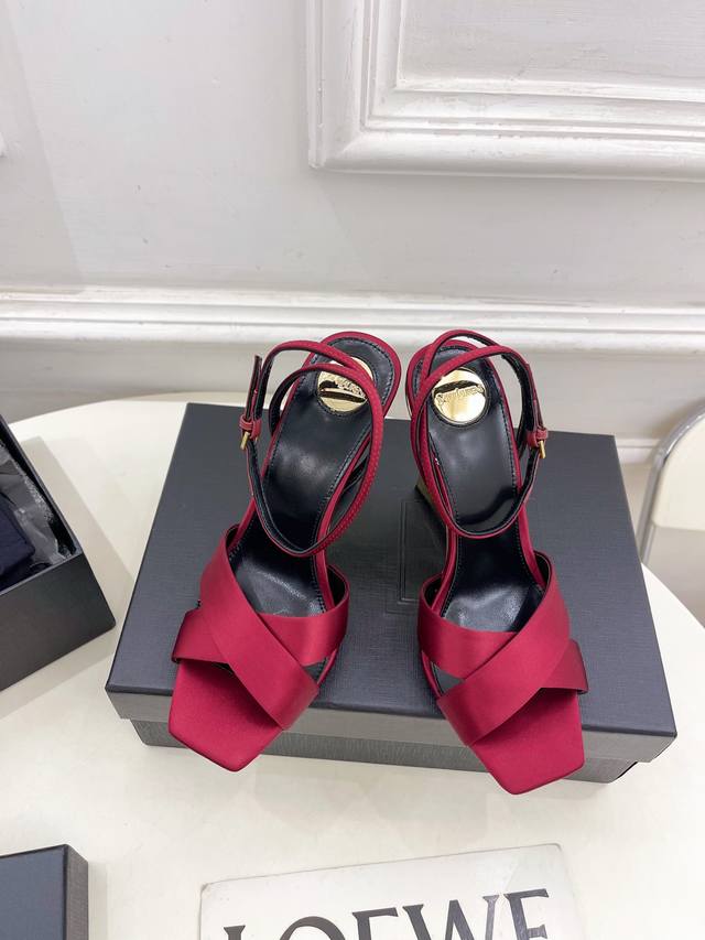 sain*Laurent Saint Laurent 2025 Spring/Summer New Product Lucienne Cross Squa