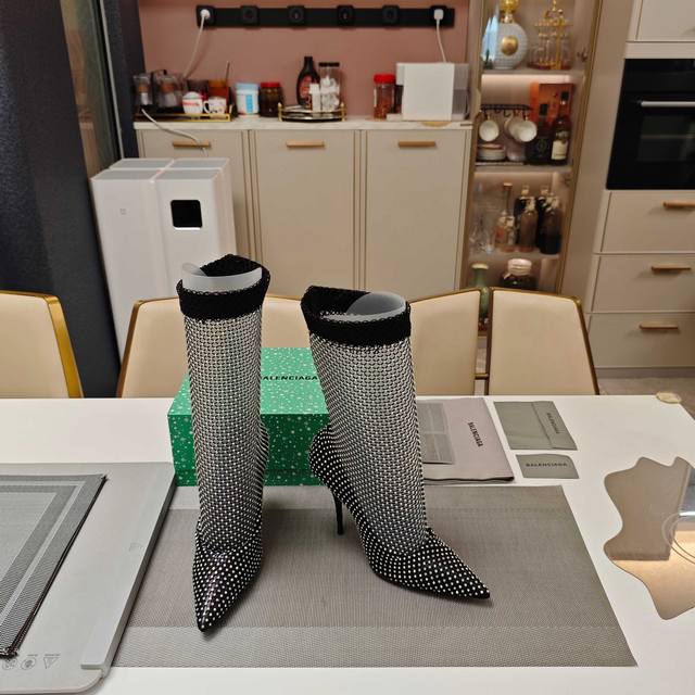 balenciaga2025 The Most Favorite Shoe Model In Autumn. Balenciaga's Official