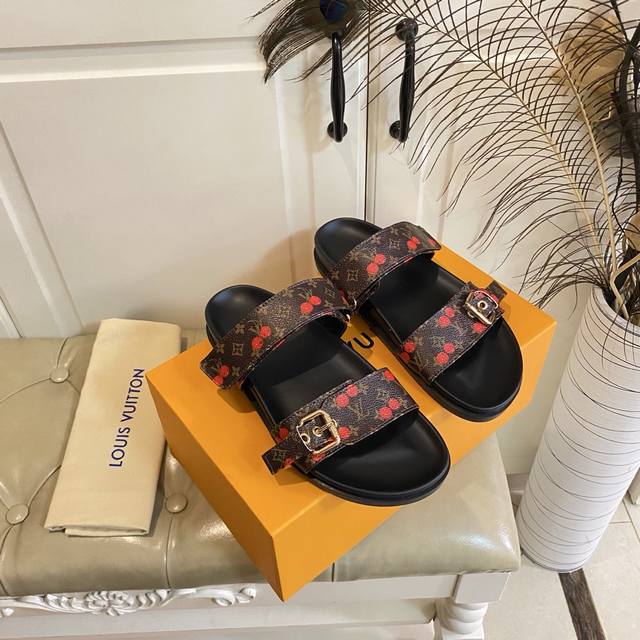 Factory Price P Louis Vuitton New Classic Old Flower Print Surface Sheepskin Lin