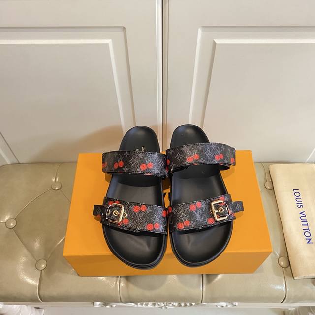 Factory Price P Louis Vuitton New Classic Old Flower Print Surface Sheepskin Lin