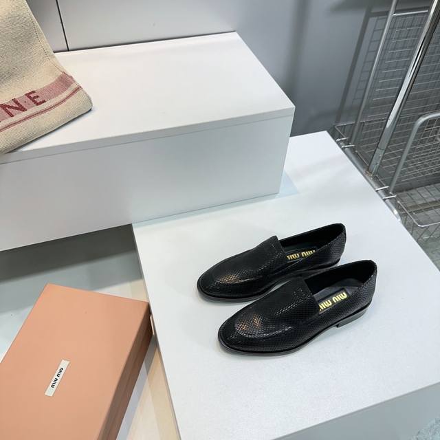 High Quality Factory Top Quality Miumiu Miu Miu 25 Spring And Summer New Simple