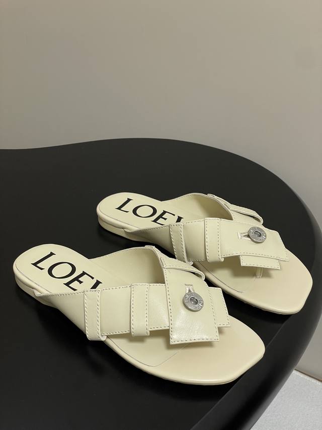 Flat-High-Heeled- Loewe 25Ss New Summer Button Design Flip-Flops Kitten Heels Hi