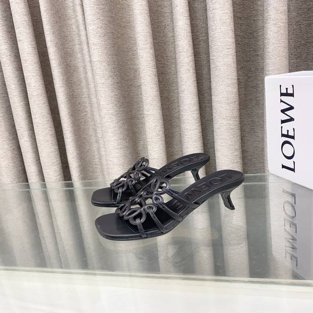 2025 The Latest Loewe Ss Summer Limited Hollow Slippers Are So Beautiful On T