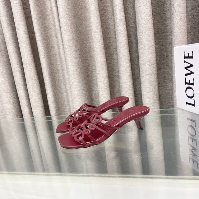 2025 The Latest Loewe Ss Summer Limited Hollow Slippers Are So Beautiful On T